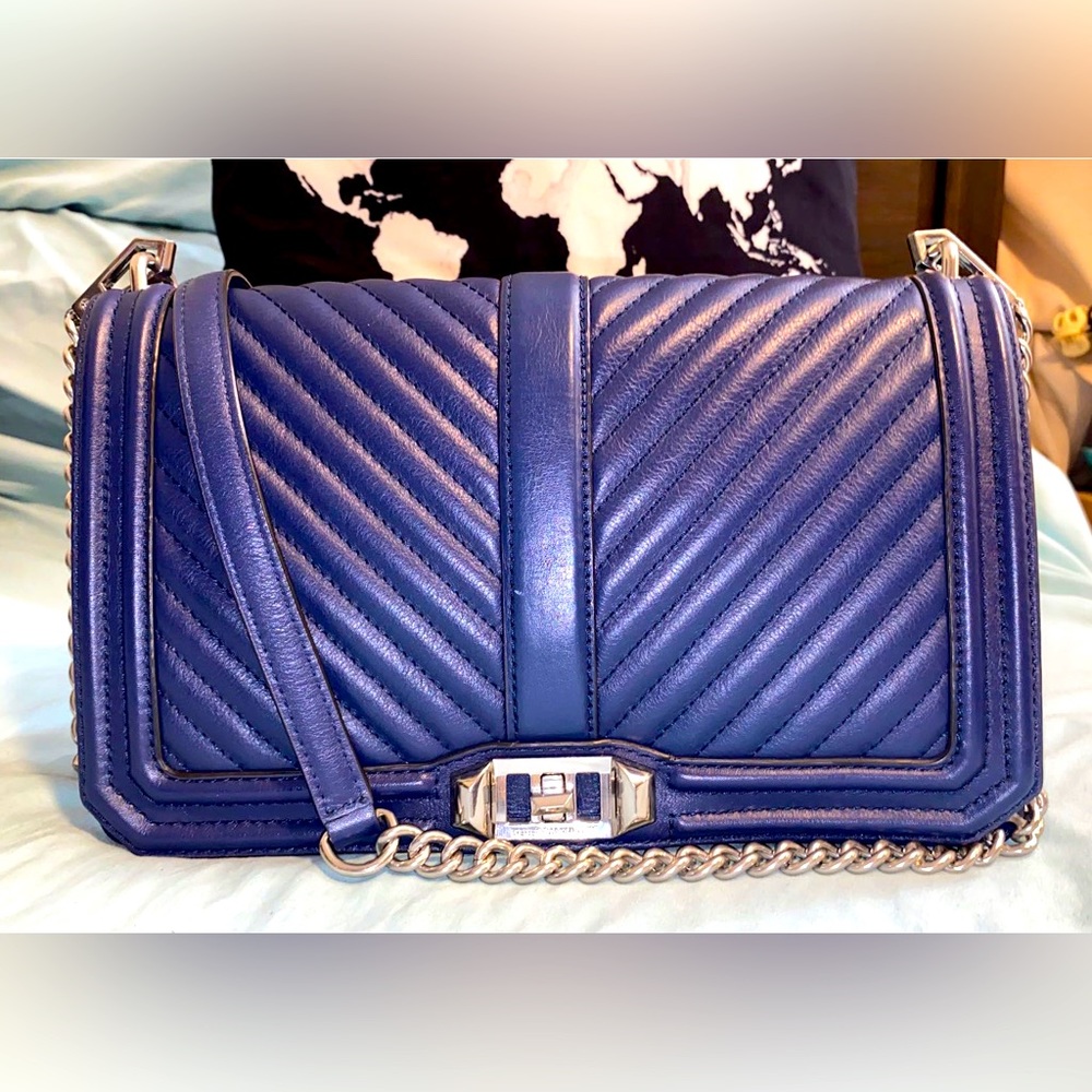 CHEVRON QUILTED SLIM LOVE CROSSBODY